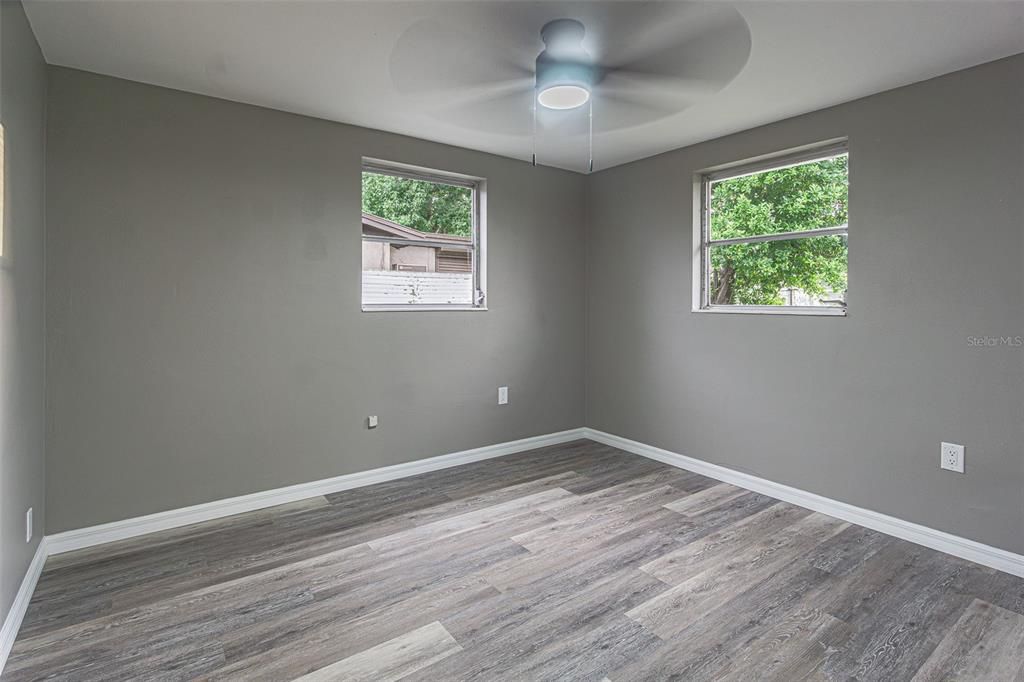 For Sale: $229,900 (2 beds, 1 baths, 840 Square Feet)