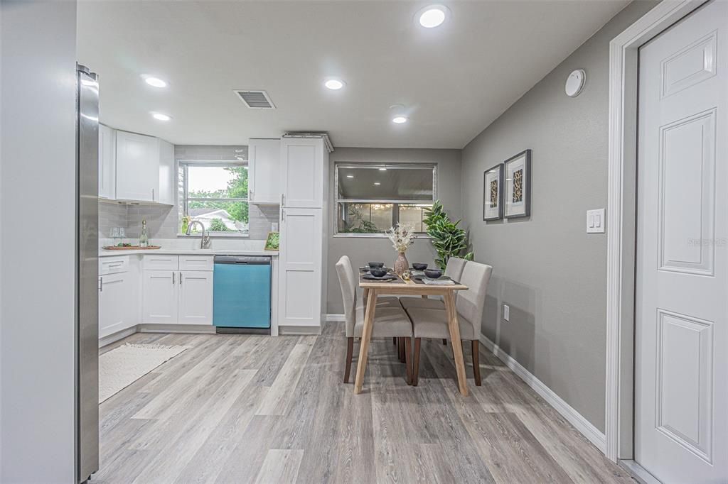For Sale: $229,900 (2 beds, 1 baths, 840 Square Feet)