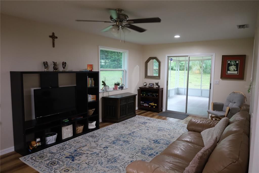 For Sale: $259,900 (3 beds, 2 baths, 1742 Square Feet)