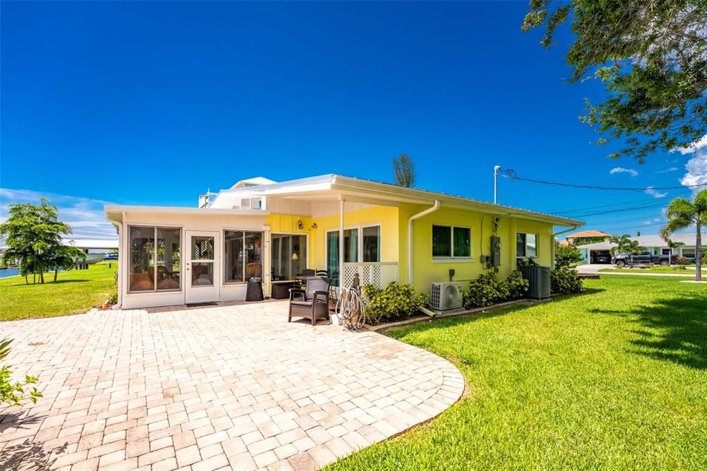 For Sale: $529,000 (3 beds, 2 baths, 1388 Square Feet)