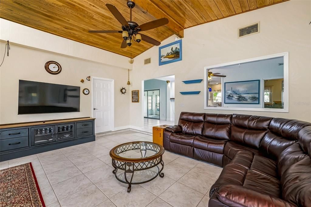 For Sale: $529,000 (3 beds, 2 baths, 1388 Square Feet)