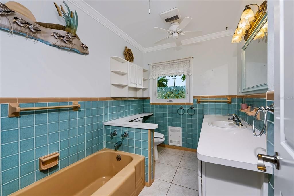 For Sale: $529,000 (3 beds, 2 baths, 1388 Square Feet)
