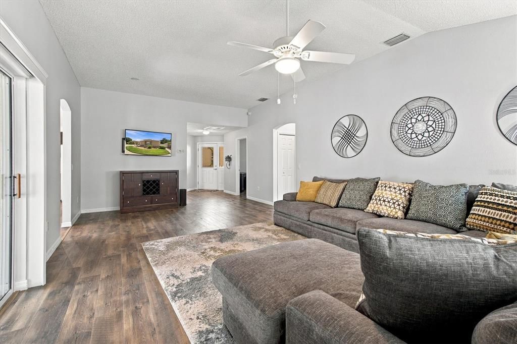 For Sale: $429,900 (3 beds, 2 baths, 1612 Square Feet)