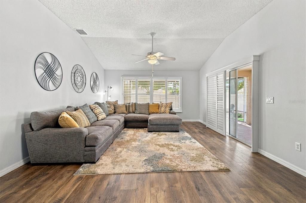 For Sale: $429,900 (3 beds, 2 baths, 1612 Square Feet)