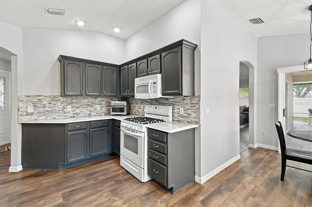 For Sale: $429,900 (3 beds, 2 baths, 1612 Square Feet)