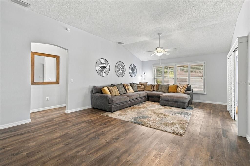 For Sale: $429,900 (3 beds, 2 baths, 1612 Square Feet)