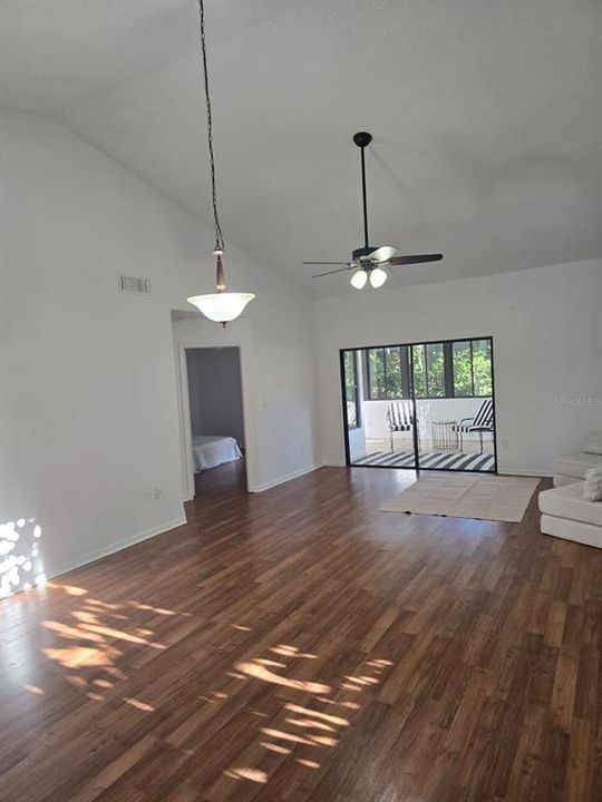 В аренду: $2,395 (2 спален, 2 ванн, 1200 Квадратных фут)