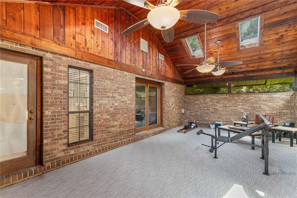 For Sale: $599,900 (4 beds, 2 baths, 3000 Square Feet)