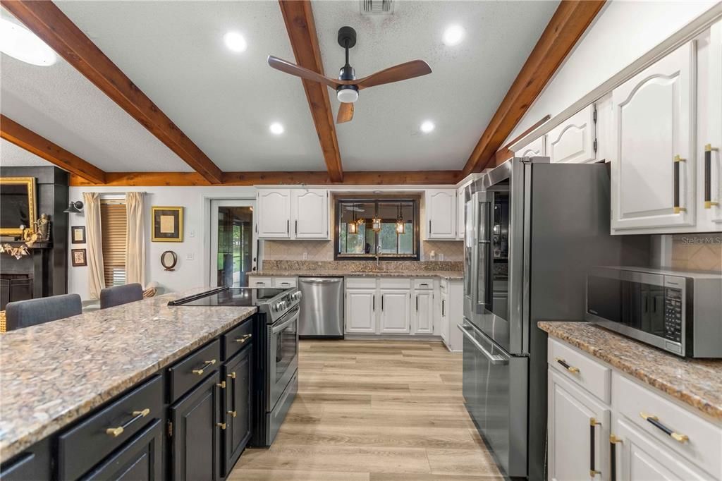 For Sale: $599,900 (4 beds, 2 baths, 3000 Square Feet)