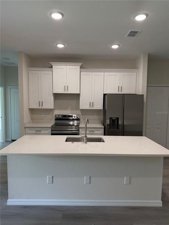 For Sale: $525,000 (6 beds, 0 baths, 2626 Square Feet)