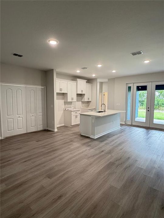 For Sale: $525,000 (6 beds, 0 baths, 2626 Square Feet)