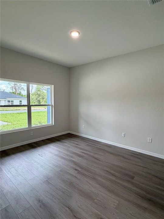 For Sale: $525,000 (6 beds, 0 baths, 2626 Square Feet)