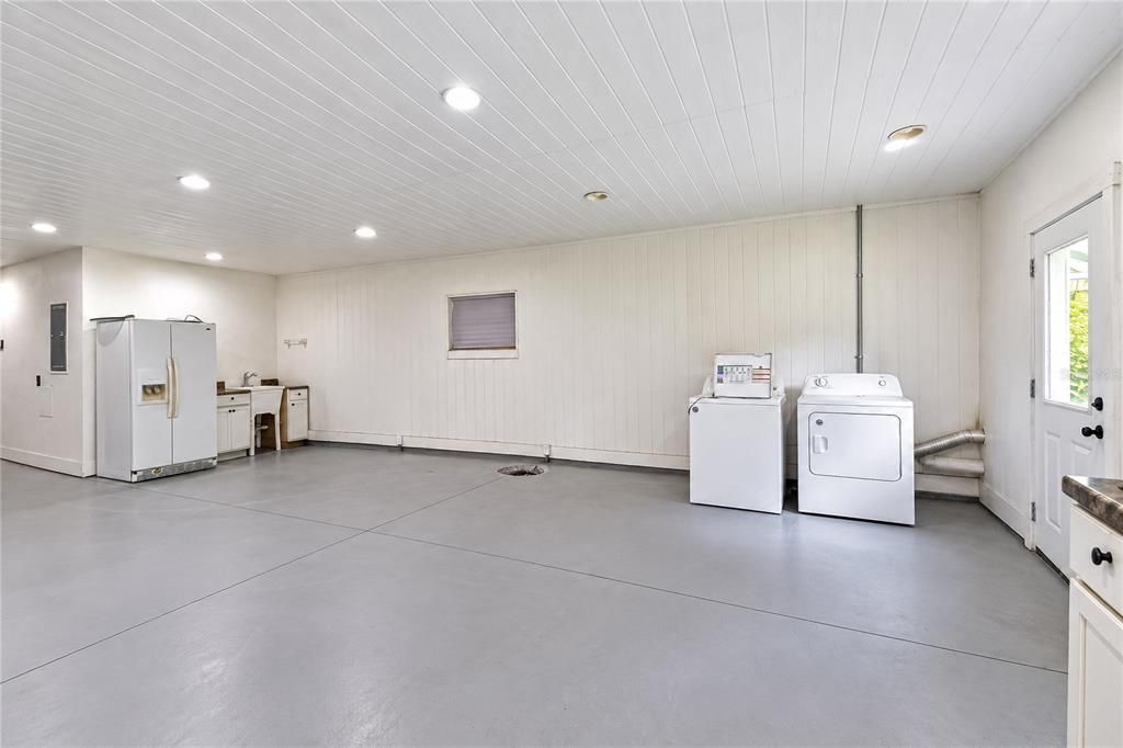 For Sale: $1,100,000 (2 beds, 2 baths, 1589 Square Feet)