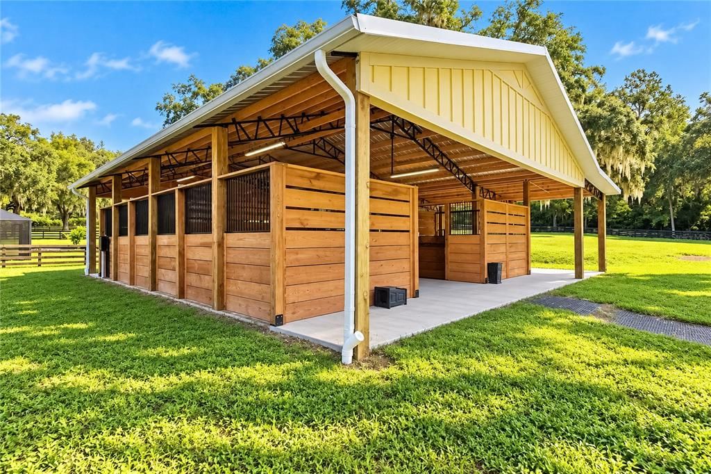 For Sale: $1,100,000 (2 beds, 2 baths, 1589 Square Feet)