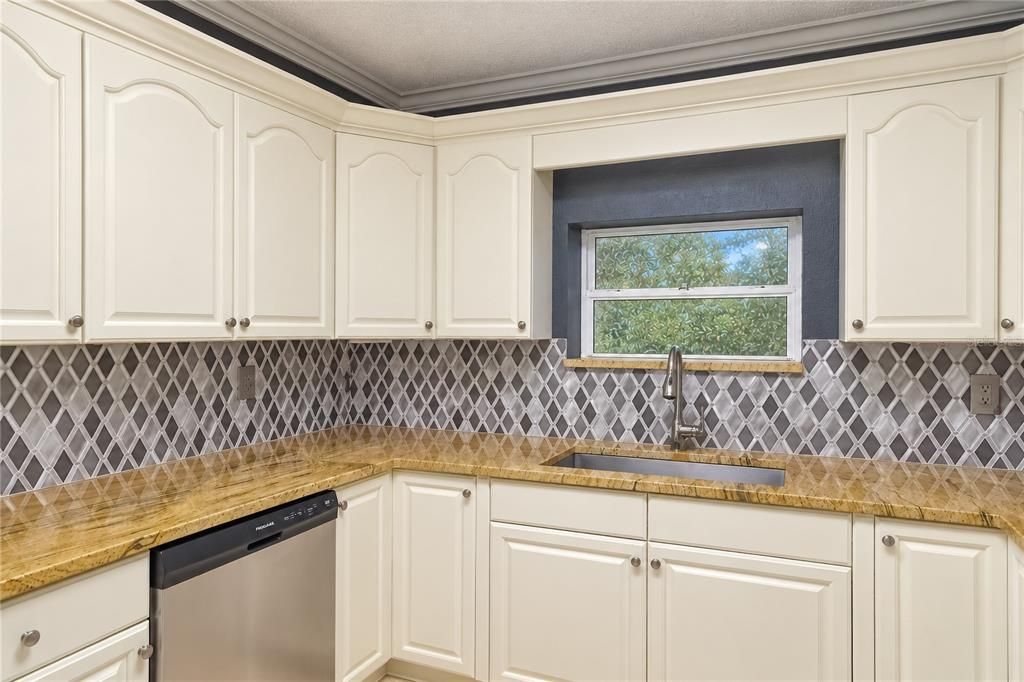 For Sale: $1,100,000 (2 beds, 2 baths, 1589 Square Feet)