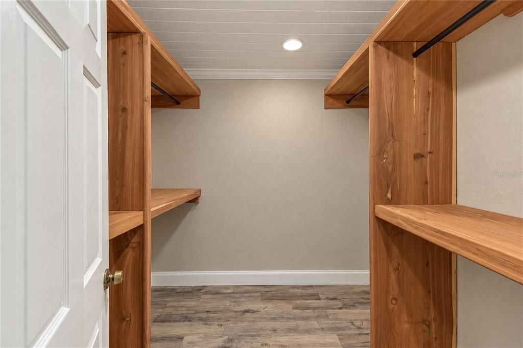 For Sale: $1,100,000 (2 beds, 2 baths, 1589 Square Feet)