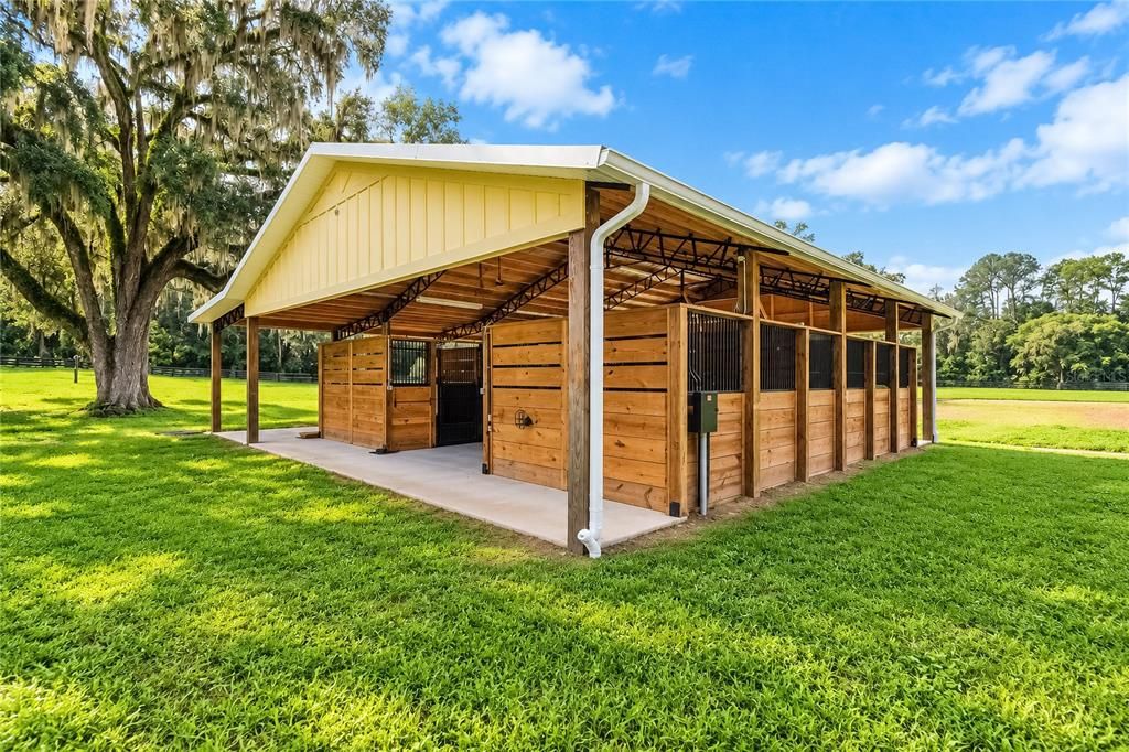 For Sale: $1,100,000 (2 beds, 2 baths, 1589 Square Feet)