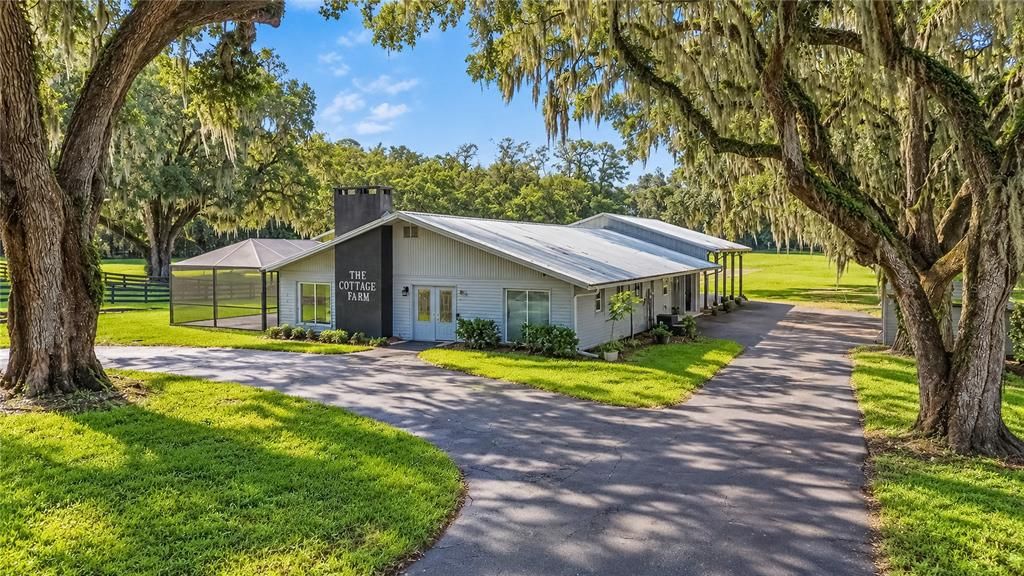 For Sale: $1,100,000 (2 beds, 2 baths, 1589 Square Feet)