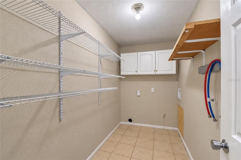 For Sale: $1,100,000 (2 beds, 2 baths, 1589 Square Feet)