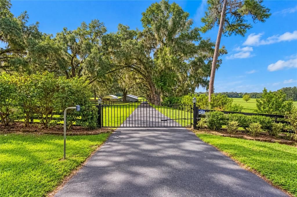 For Sale: $1,100,000 (2 beds, 2 baths, 1589 Square Feet)