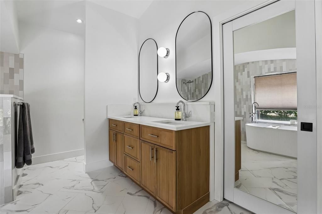 En Venta: $1,495,000 (3 camas, 2 baños, 2735 Pies cuadrados)