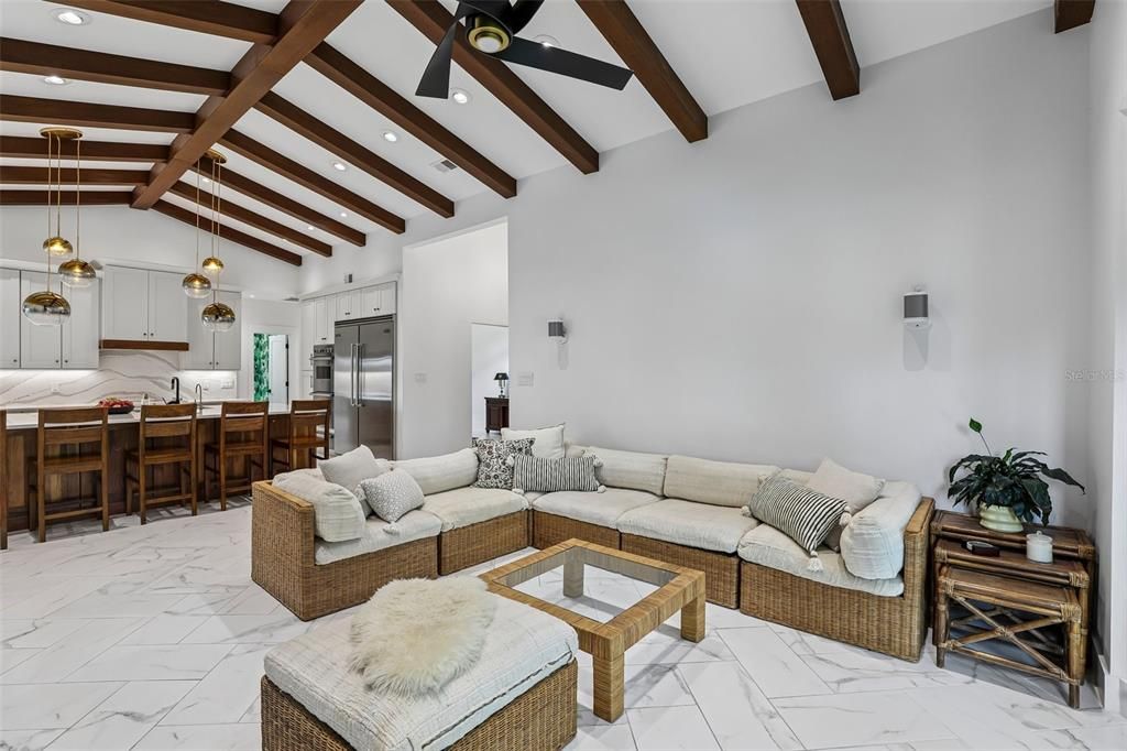 En Venta: $1,495,000 (3 camas, 2 baños, 2735 Pies cuadrados)
