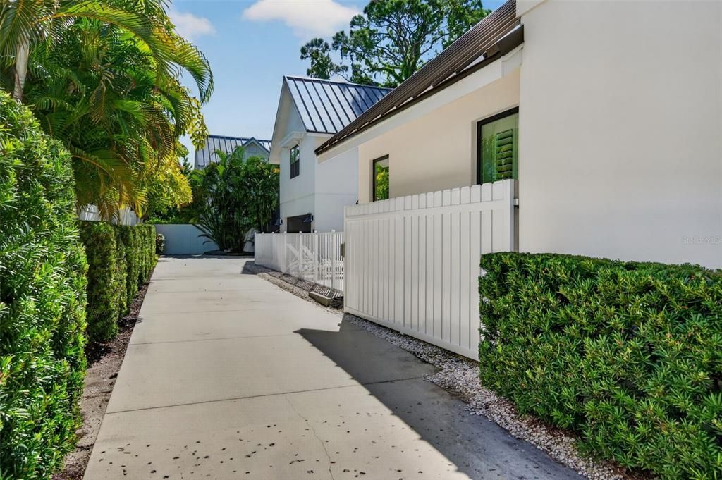 Active With Contract: $2,425,000 (4 beds, 4 baths, 2798 Square Feet)