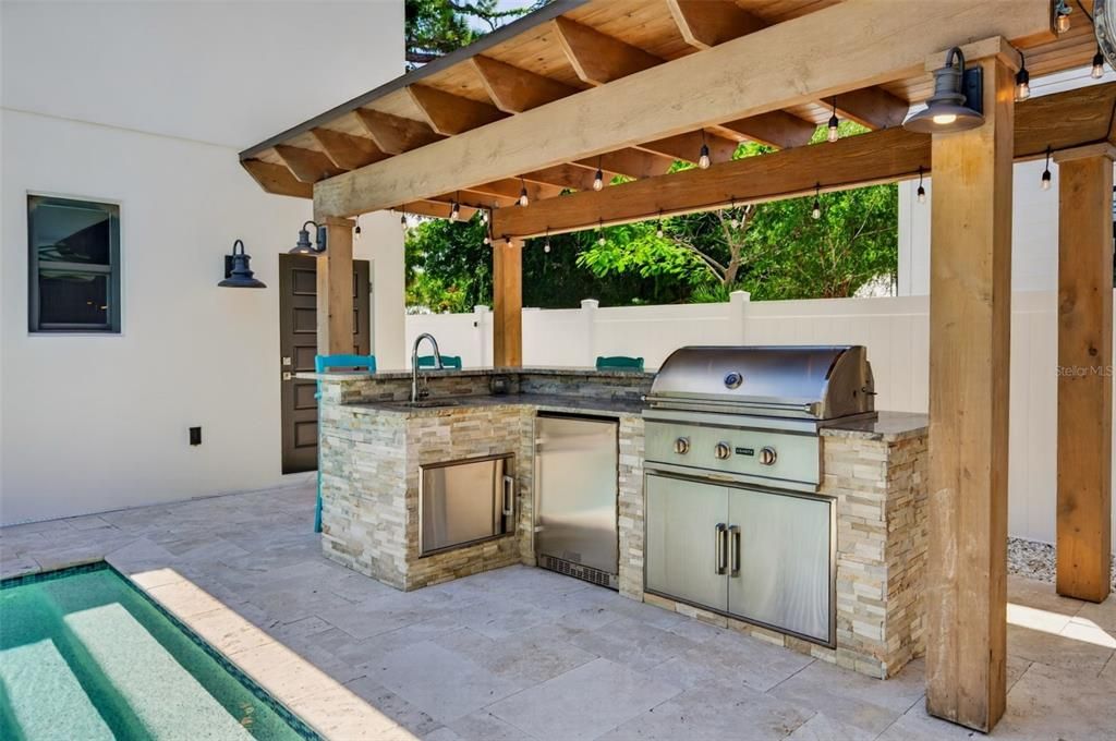 Active With Contract: $2,425,000 (4 beds, 4 baths, 2798 Square Feet)