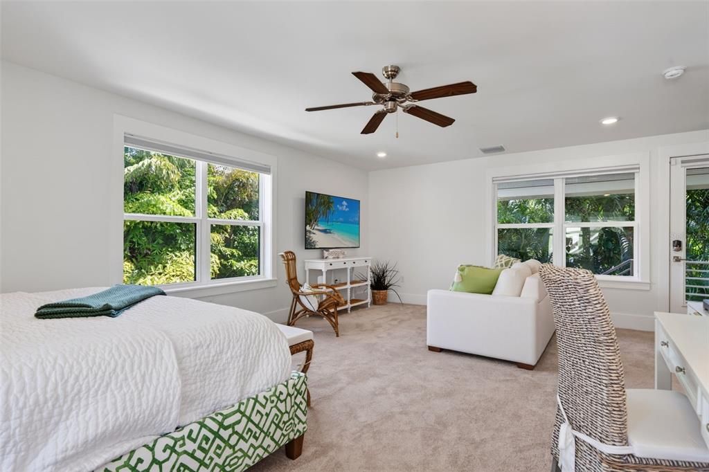 Active With Contract: $2,425,000 (4 beds, 4 baths, 2798 Square Feet)