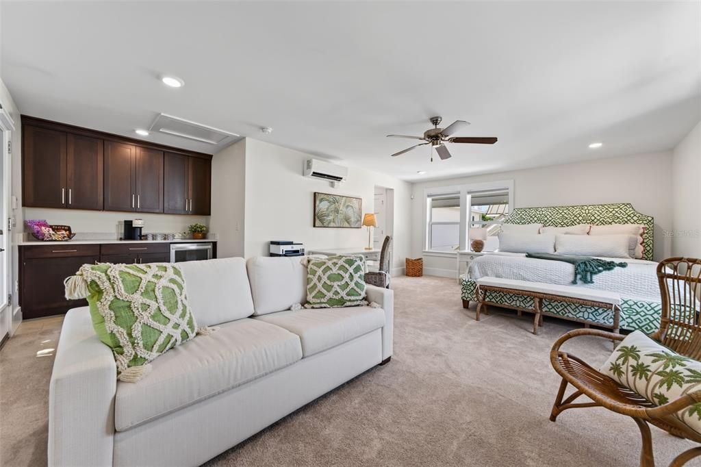 Active With Contract: $2,425,000 (4 beds, 4 baths, 2798 Square Feet)