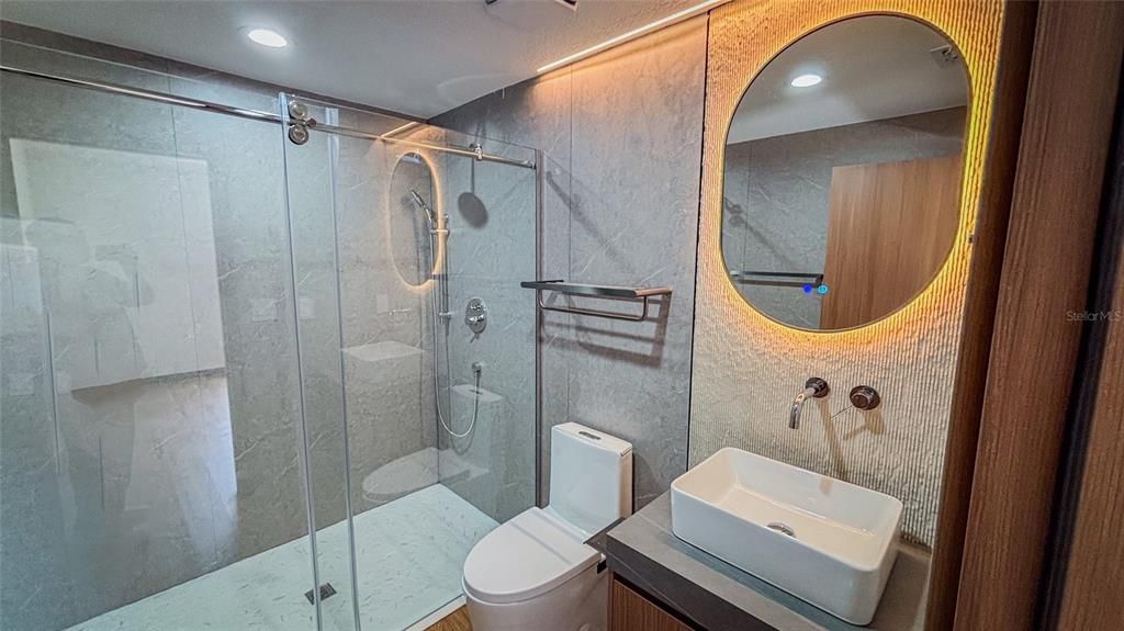 For Rent: $1,750 (3 beds, 2 baths, 1011 Square Feet)
