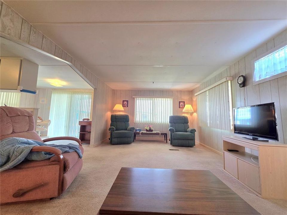 For Sale: $139,590 (2 beds, 2 baths, 864 Square Feet)