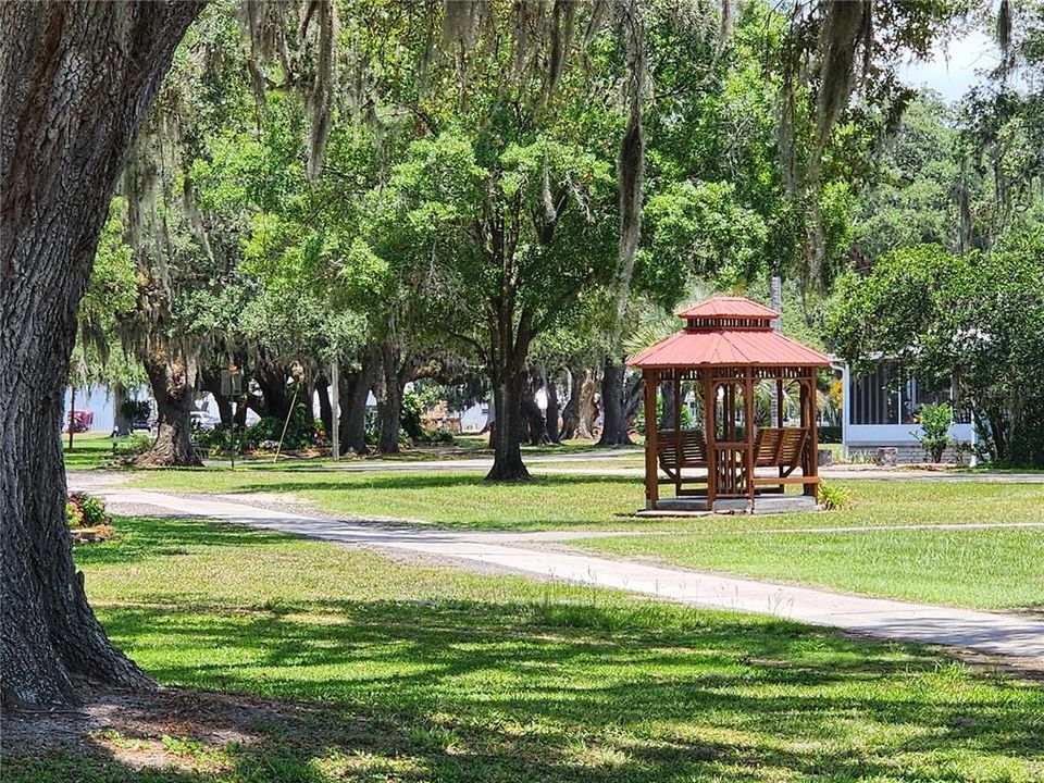 For Sale: $139,590 (2 beds, 2 baths, 864 Square Feet)