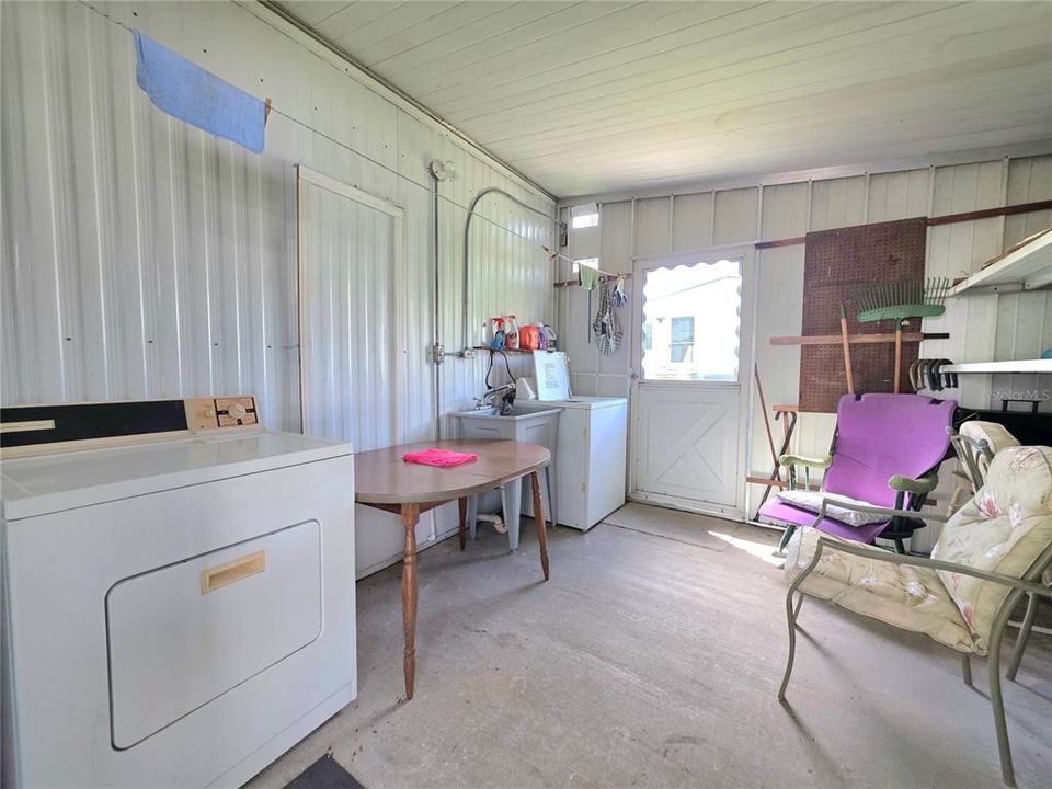 For Sale: $139,590 (2 beds, 2 baths, 864 Square Feet)