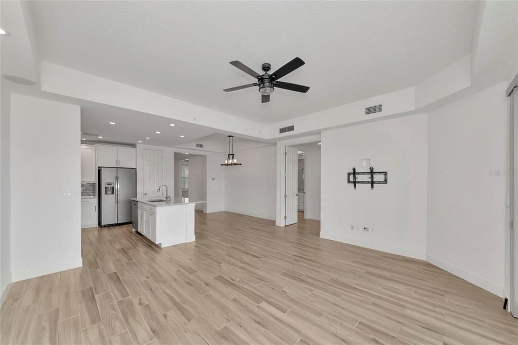 For Sale: $475,000 (2 beds, 2 baths, 1460 Square Feet)