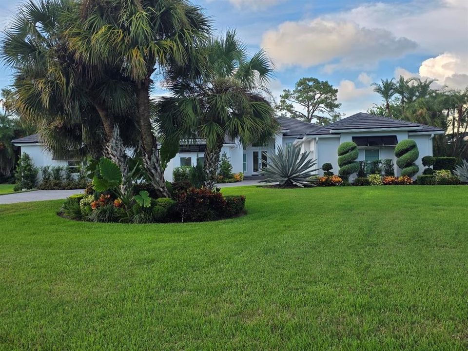Active With Contract: $2,600,000 (4 beds, 4 baths, 4450 Square Feet)