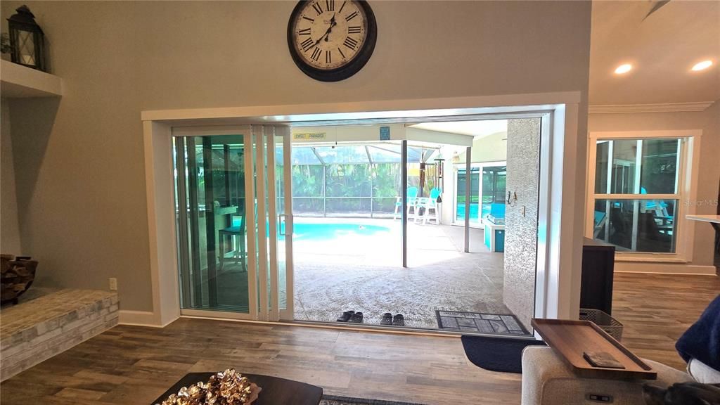 En Venta: $1,200,000 (4 camas, 3 baños, 2602 Pies cuadrados)