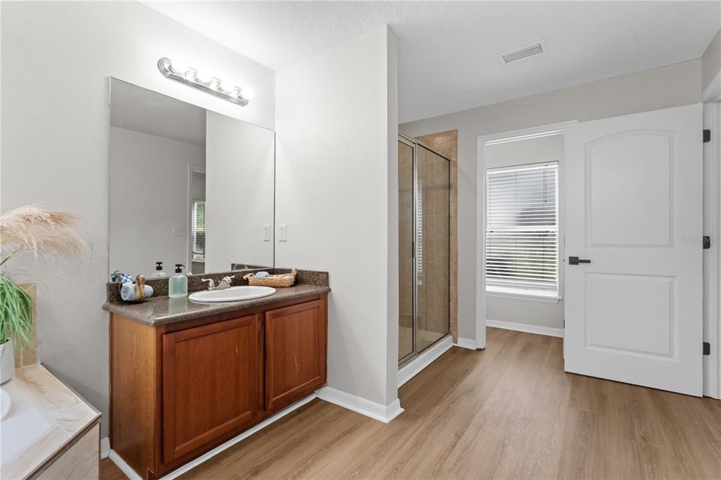 En Venta: $379,900 (4 camas, 2 baños, 2858 Pies cuadrados)