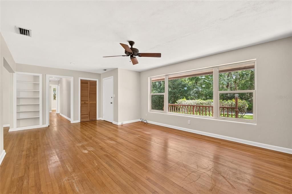 For Sale: $429,000 (3 beds, 2 baths, 1369 Square Feet)