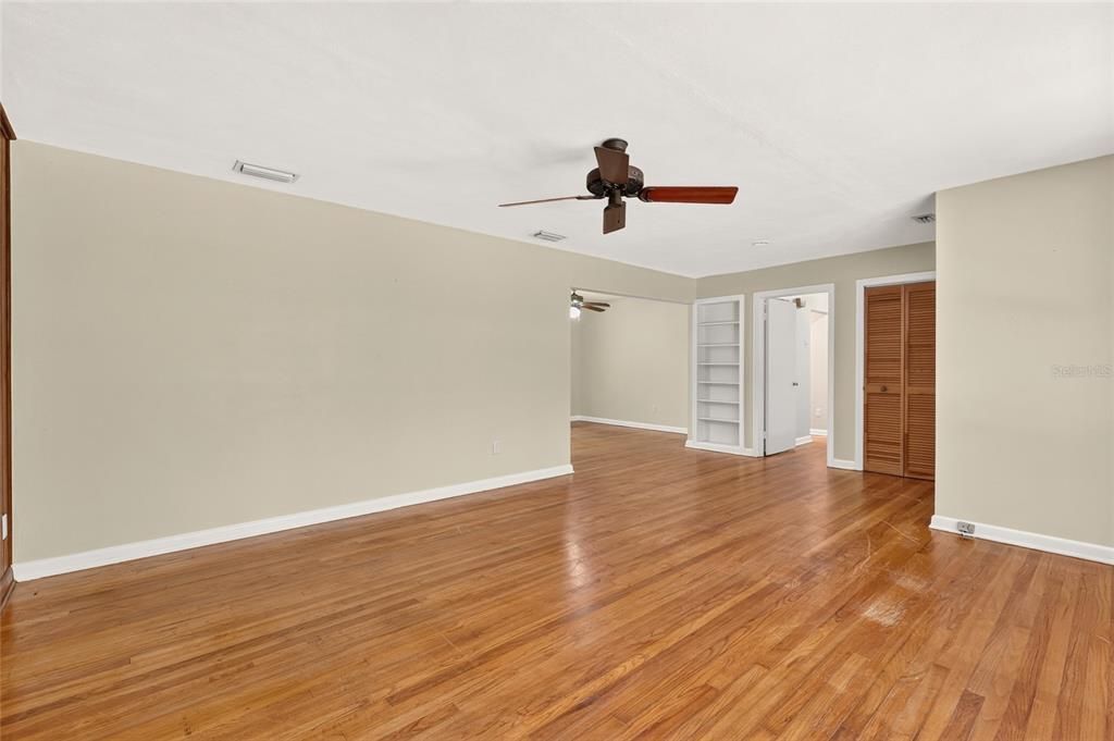 For Sale: $429,000 (3 beds, 2 baths, 1369 Square Feet)