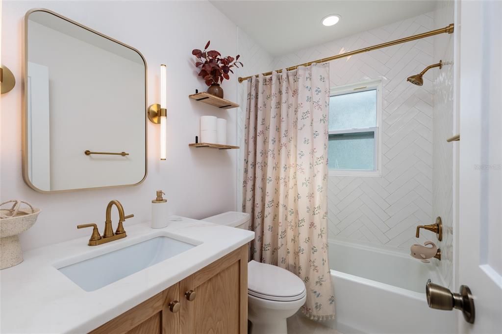 Activo con contrato: $599,999 (3 camas, 2 baños, 1421 Pies cuadrados)