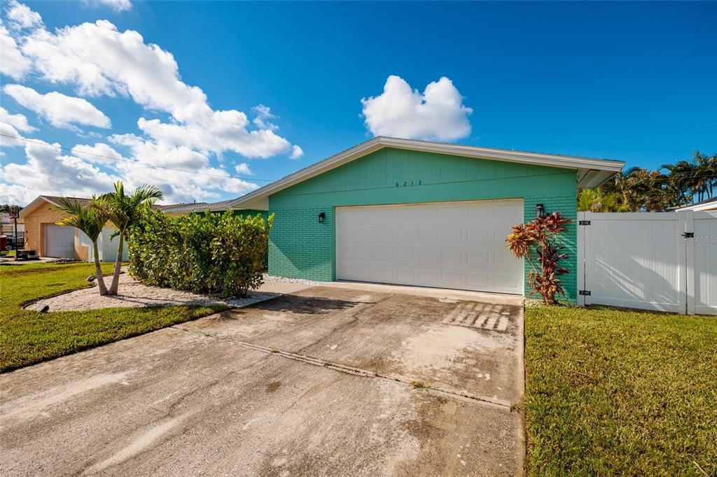 Activo con contrato: $599,999 (3 camas, 2 baños, 1421 Pies cuadrados)