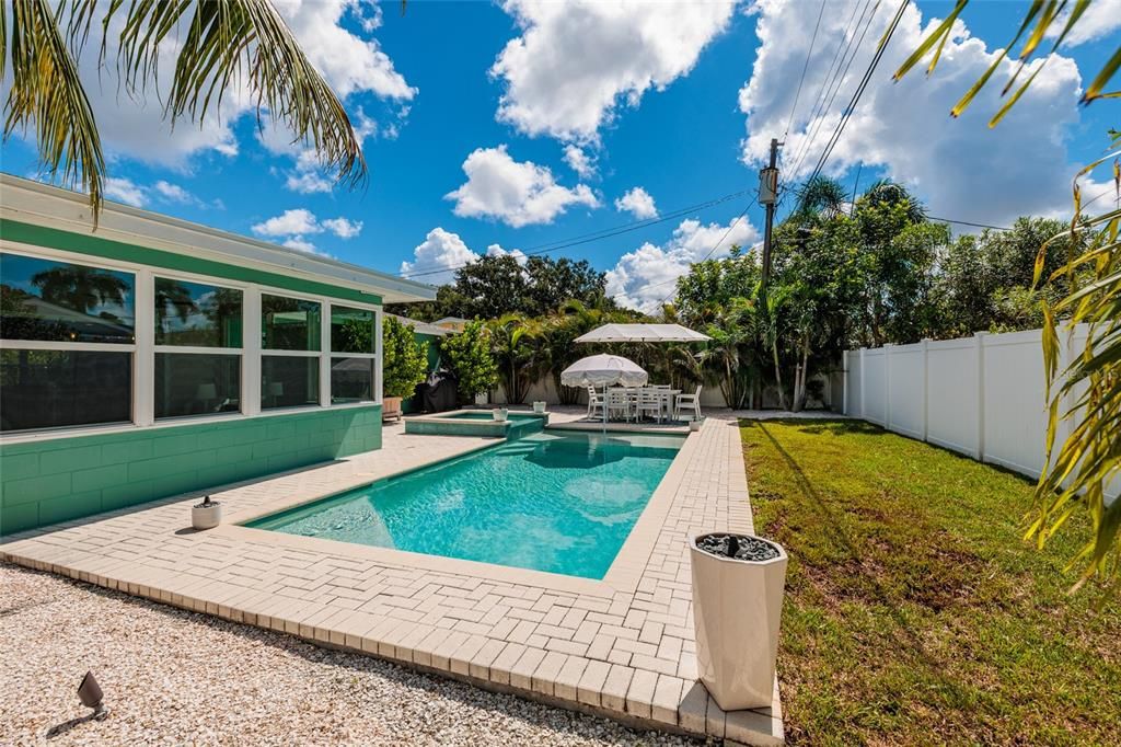 Activo con contrato: $599,999 (3 camas, 2 baños, 1421 Pies cuadrados)