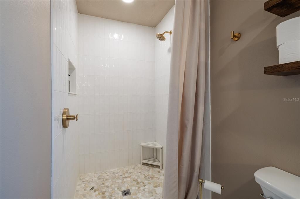 Activo con contrato: $599,999 (3 camas, 2 baños, 1421 Pies cuadrados)