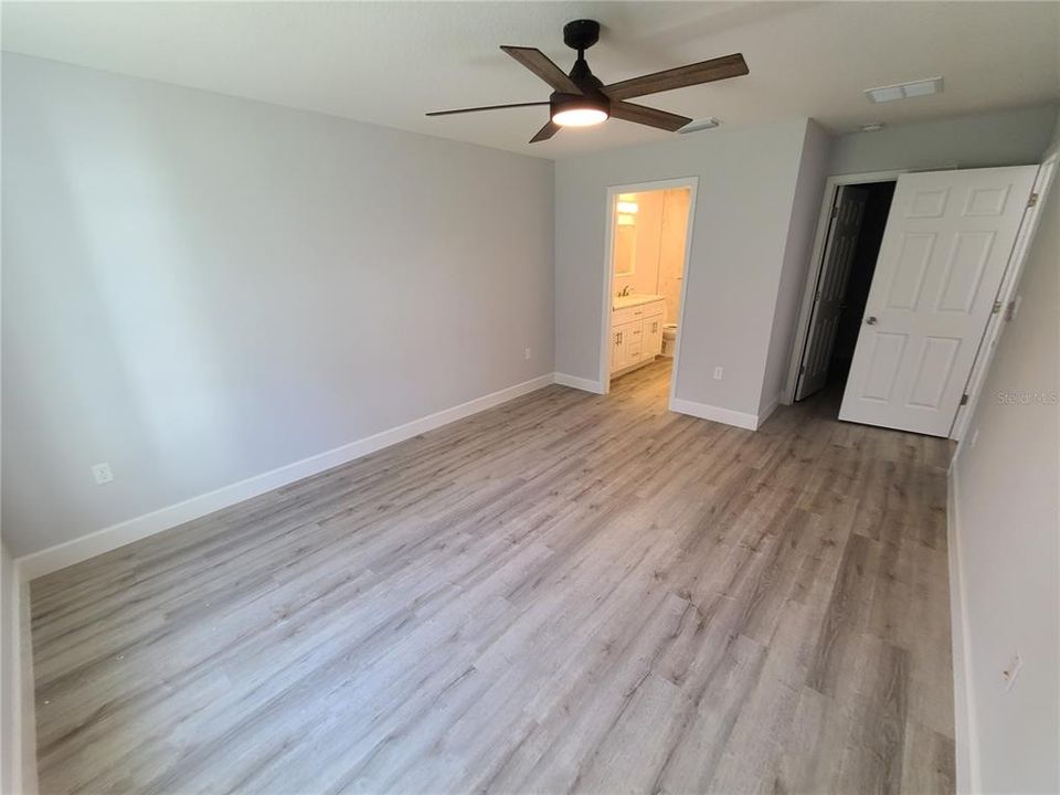 Activo con contrato: $279,000 (4 camas, 2 baños, 1625 Pies cuadrados)