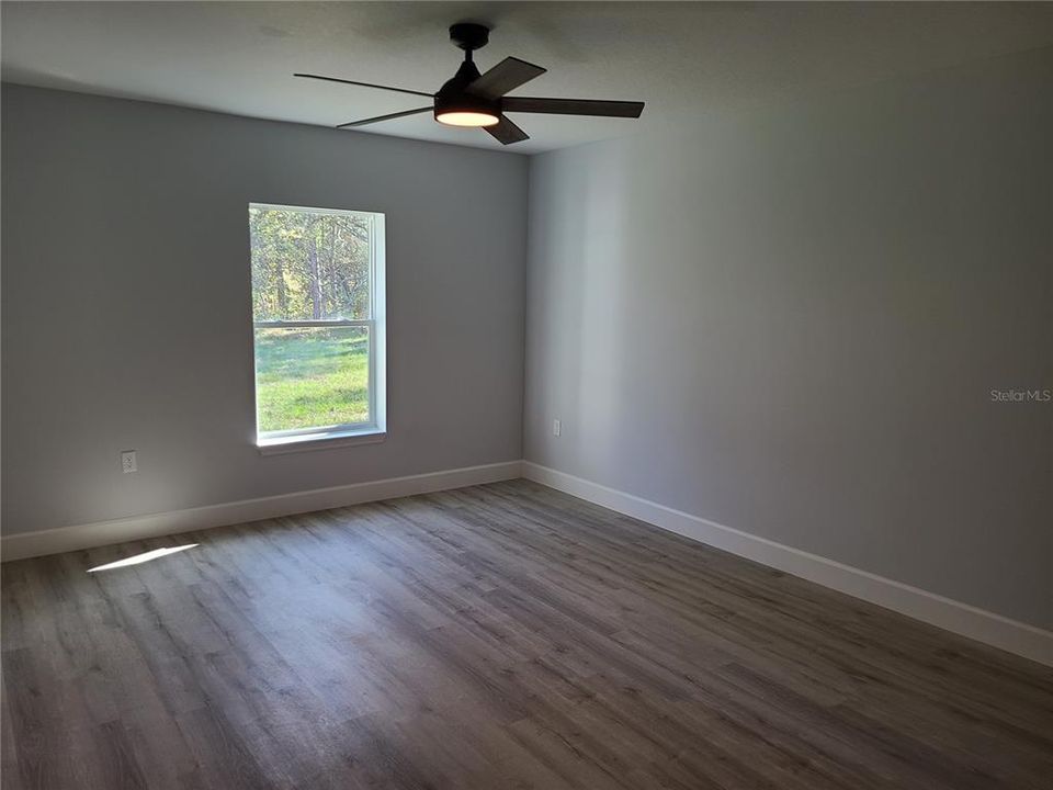 Activo con contrato: $279,000 (4 camas, 2 baños, 1625 Pies cuadrados)