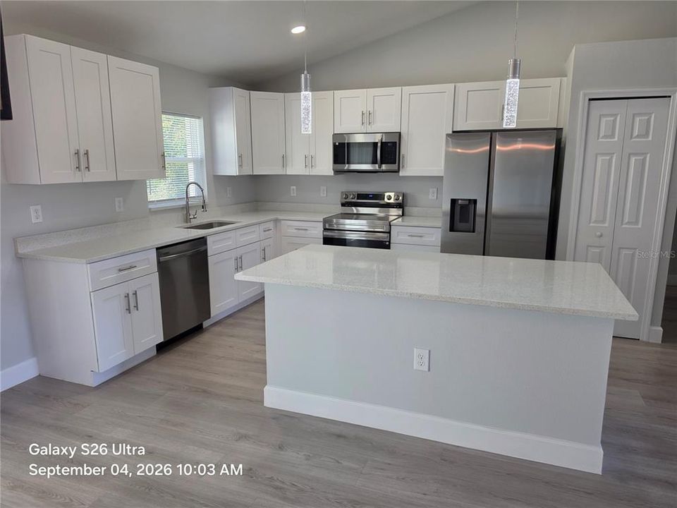 Activo con contrato: $279,000 (4 camas, 2 baños, 1625 Pies cuadrados)
