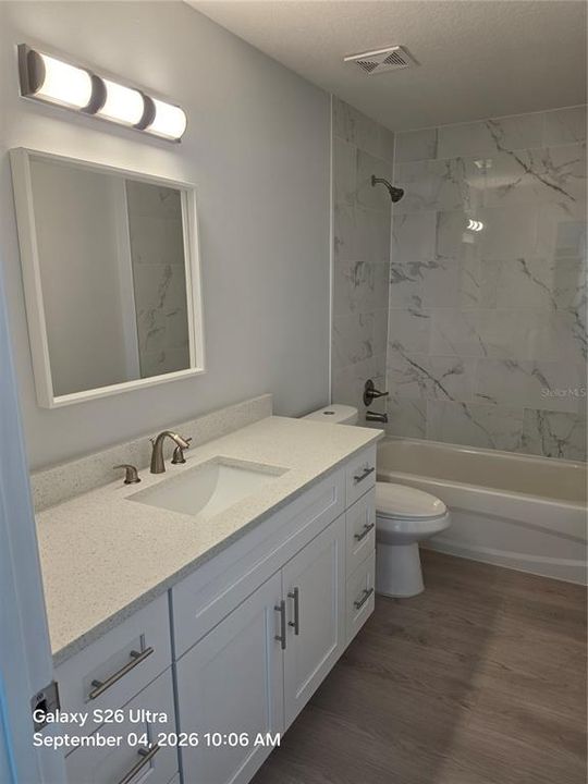 Activo con contrato: $279,000 (4 camas, 2 baños, 1625 Pies cuadrados)