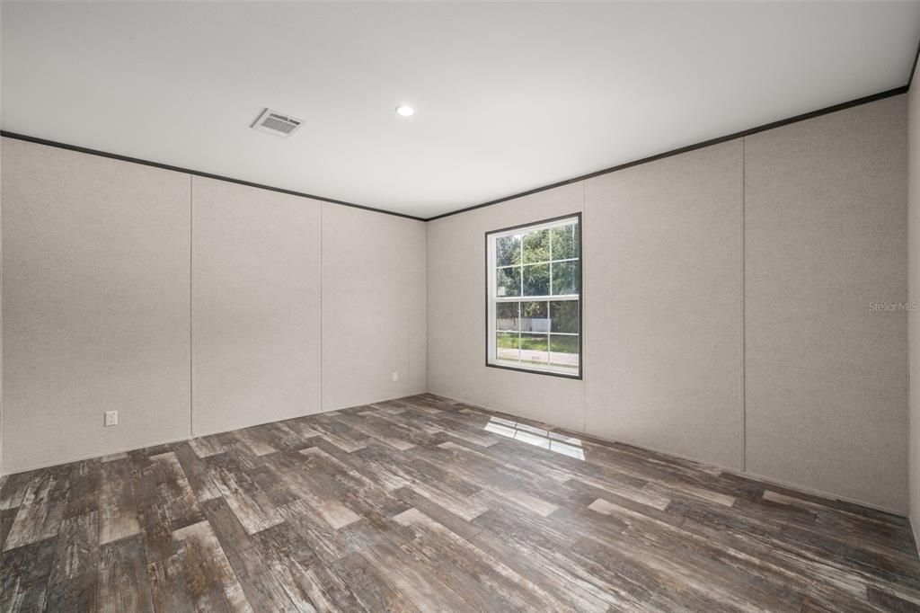 For Sale: $219,000 (3 beds, 2 baths, 1280 Square Feet)