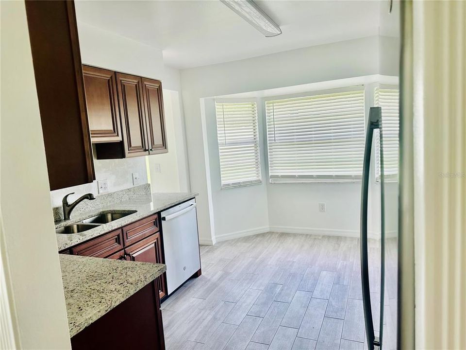 For Rent: $1,800 (3 beds, 2 baths, 1211 Square Feet)